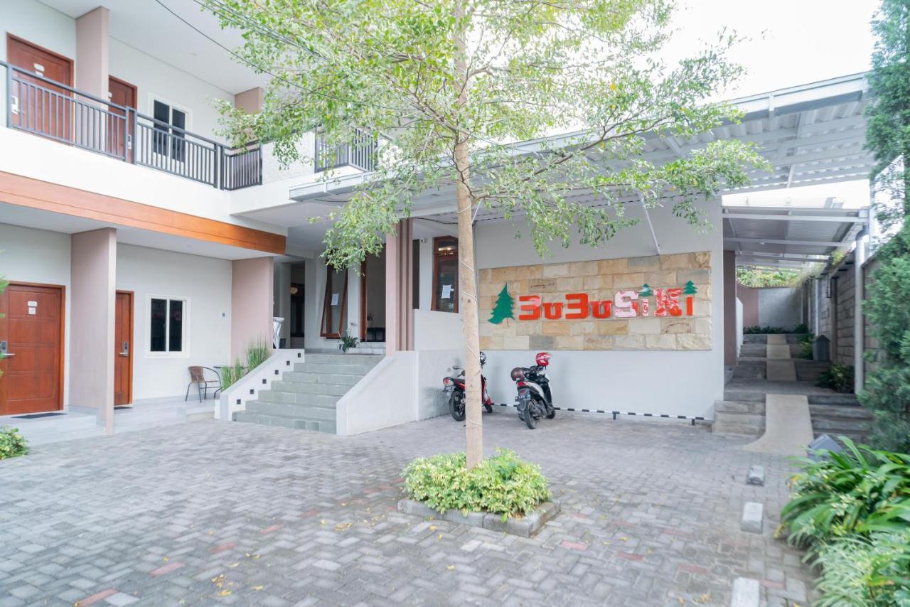 Urbanview Hotel Bubusini Batu By Reddoorz Exterior photo